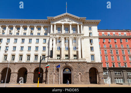 Allgemeine Ansicht der Pl. Nezavisimost mit der ehemaligen Kommunistischen Partei Haus, Teil der Largo, Sofia, Bulgarien. Stockfoto