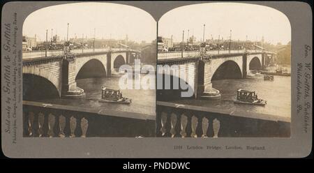 [Gruppe von 4 Stereograph Blick auf London Bridges]. Artist: Unbekannt; Benneville Lloyd Singley (Amerikanisch, Union Township, Pennsylvania, 1864-1938 Meadville, Pennsylvania); J. F. Jarvis (Amerikanische); George W. Griffith (Amerikanische). Abmessungen: ca.: 8,9 x 17,8 cm (3 1/2 x 7 in.). Herausgeber: Keystone View Company; Griffith & Griffith, Amerikanische; Underwood & Underwood (Amerikanische); Strohmeyer & Wyman (Amerikanische). Datum: 1850s-1910 s. Museum: Metropolitan Museum of Art, New York, USA. Stockfoto