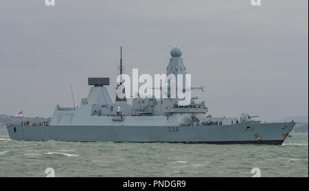 Royal Marine Kriegsschiff HMS Diamant, ein Typ 45 Zerstörer kehrt in Portsmouth, Großbritannien auf 9/20/18 Nach einem Familien Tag nach den letzten Einsatz des Schiffes. Stockfoto