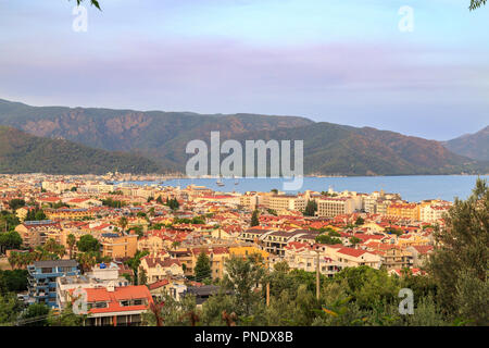 Marmaris Stadtbild von Hill vor Sonnenuntergang in Marmaris, Türkei Stockfoto