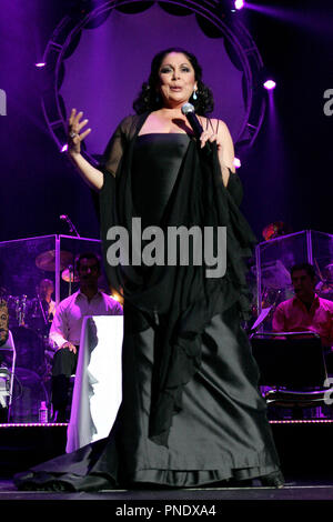 Isabel Pantoja führt im Konzert an der American Airlines Arena in Miami, Florida, am 11. März 2006. Stockfoto