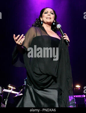 Isabel Pantoja führt im Konzert an der American Airlines Arena in Miami, Florida, am 11. März 2006. Stockfoto