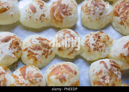 Käse selbstgebackenes Brot. Brasilianische Brot. "Pao De Queijo" Stockfoto