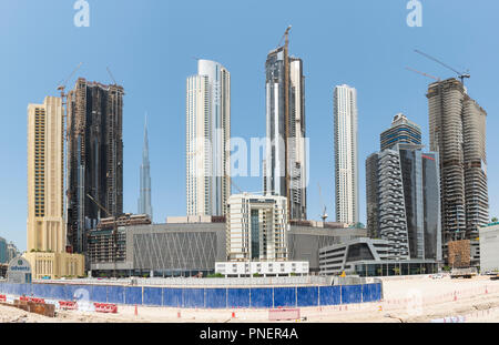 Ansicht der neuen high rise apartment Towers im Bau an Downtown Dubai, VAE, Vereinigte Arabische Emirate. Stockfoto