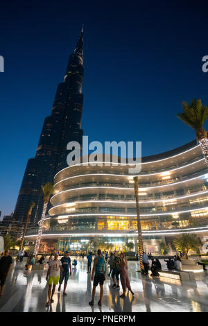 Äußere der neuen Erweiterung der Dubai Mall, der Fashion Avenue, Gehäuse Restaurants und High-End-Geschäfte und Einkaufszentren mit Luxus Marken, in Dubai, Un Stockfoto