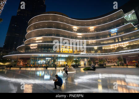 Äußere der neuen Erweiterung der Dubai Mall, der Fashion Avenue, Gehäuse Restaurants und High-End-Geschäfte und Einkaufszentren mit Luxus Marken, in Dubai, Un Stockfoto