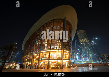 Außenansicht des neuen Dubai Oper in der Innenstadt von Dubai, VAE, Vereinigte Arabische Emirate. Stockfoto