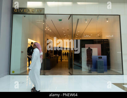 Innenraum der neuen Erweiterung der Dubai Mall, der Fashion Avenue, Gehäuse high-end Geschäfte und Einkaufszentren mit Luxus Marken, in Dubai, vereinigte arabische Emirat Stockfoto