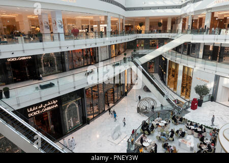 Innenraum der neuen Erweiterung der Dubai Mall, der Fashion Avenue, Gehäuse high-end Geschäfte und Einkaufszentren mit Luxus Marken, in Dubai, vereinigte arabische Emirat Stockfoto