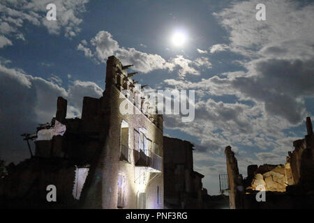 Ein Polterte brick House beim Besuch, als Tourist, das zerstörte Belchite, einem kleinen Aragon Stadt durch faschistische Kräfte während des Spanischen Bürgerkriegs bombardiert Stockfoto