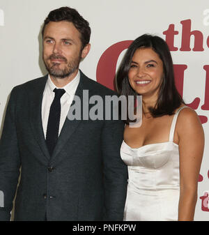 New York City, New York, USA. 20 Sep, 2018. Schauspieler Casey Affleck und seine Freundin FLORIANA LIMA der New York Premiere von "Der alte Mann und das Gewehr" an der Pariser Theater besuchen. Credit: Nancy Kaszerman/ZUMA Draht/Alamy leben Nachrichten Stockfoto