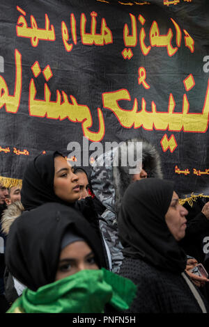 London, Großbritannien. 20. Sep 2018. Ashura Tag März - britische Muslime märz hinunter Oxford Street die Erinnerung an Hussain, die gemarterten Enkel des Prohet Muhamed zu gedenken. Credit: Guy Bell/Alamy leben Nachrichten Stockfoto