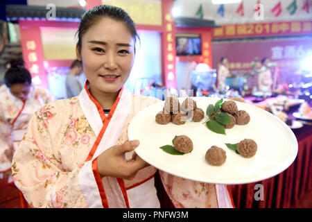 Huainan, Huainan, China. 21 Sep, 2018. Huainan, CHINA - Mehr als 300 Gerichte von bean-curd gesehen werden kann bei den Tofu Festival in Huainan gehalten, Osten ChinaÃ¢â'¬â"¢s der Provinz Anhui. Credit: SIPA Asien/ZUMA Draht/Alamy leben Nachrichten Stockfoto