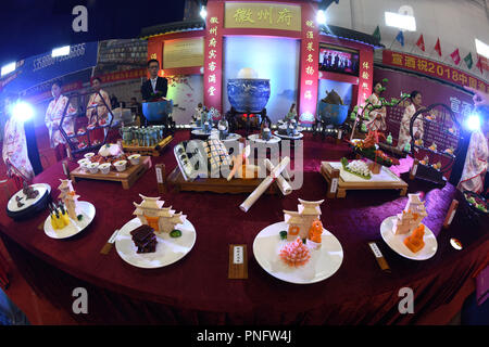 Huainan, Huainan, China. 21 Sep, 2018. Huainan, CHINA - Mehr als 300 Gerichte von bean-curd gesehen werden kann bei den Tofu Festival in Huainan gehalten, Osten ChinaÃ¢â'¬â"¢s der Provinz Anhui. Credit: SIPA Asien/ZUMA Draht/Alamy leben Nachrichten Stockfoto
