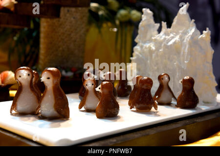 Huainan, Huainan, China. 21 Sep, 2018. Huainan, CHINA - Mehr als 300 Gerichte von bean-curd gesehen werden kann bei den Tofu Festival in Huainan gehalten, Osten ChinaÃ¢â'¬â"¢s der Provinz Anhui. Credit: SIPA Asien/ZUMA Draht/Alamy leben Nachrichten Stockfoto