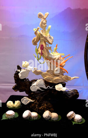 Huainan, Huainan, China. 21 Sep, 2018. Huainan, CHINA - Mehr als 300 Gerichte von bean-curd gesehen werden kann bei den Tofu Festival in Huainan gehalten, Osten ChinaÃ¢â'¬â"¢s der Provinz Anhui. Credit: SIPA Asien/ZUMA Draht/Alamy leben Nachrichten Stockfoto