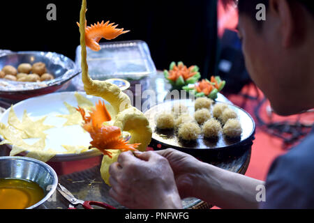 Huainan, Huainan, China. 21 Sep, 2018. Huainan, CHINA - Mehr als 300 Gerichte von bean-curd gesehen werden kann bei den Tofu Festival in Huainan gehalten, Osten ChinaÃ¢â'¬â"¢s der Provinz Anhui. Credit: SIPA Asien/ZUMA Draht/Alamy leben Nachrichten Stockfoto