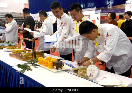 Huainan, Huainan, China. 21 Sep, 2018. Huainan, CHINA - Mehr als 300 Gerichte von bean-curd gesehen werden kann bei den Tofu Festival in Huainan gehalten, Osten ChinaÃ¢â'¬â"¢s der Provinz Anhui. Credit: SIPA Asien/ZUMA Draht/Alamy leben Nachrichten Stockfoto