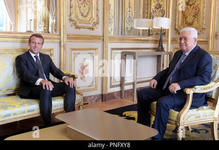 Paris, Paris, Frankreich. 21 Sep, 2018. Der palästinensische Präsident Mahmoud Abbas trifft sich mit der französische Präsident Emmanuel Längestrich im Elysee-palast in Paris, Frankreich, am 21. September 2018 Quelle: thaer Ganaim/APA-Images/ZUMA Draht/Alamy leben Nachrichten Stockfoto