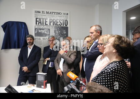 September 21, 2018 - Heute morgen wurde der neue Sitz der historischen Zeitung der Stadt Neapel eingeweiht', 'Il Mattino'' .. den neuen Hauptsitz in der Centro Direzionale di Napoli in der Torre Francesco befinden sich im 33. Stock.. Die Veranstaltung wurde von der höchsten Stadt Behörden wie der Bürgermeister Luigi De Magistris, der Präfekt der Polizeichef und der Präsident der Kammer der Abgeordneten Roberto Fico. Die Redaktion der Journalist der Mattino Giancarlo Siani gewidmet war, getötet durch die Camorra..Giancarlo Bruder anwesend war für das Schneiden der Multifunktionsleiste, Paolo besucht Stockfoto