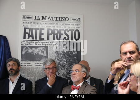 September 21, 2018 - Heute morgen wurde der neue Sitz der historischen Zeitung der Stadt Neapel eingeweiht', 'Il Mattino'' .. den neuen Hauptsitz in der Centro Direzionale di Napoli in der Torre Francesco befinden sich im 33. Stock.. Die Veranstaltung wurde von der höchsten Stadt Behörden wie der Bürgermeister Luigi De Magistris, der Präfekt der Polizeichef und der Präsident der Kammer der Abgeordneten Roberto Fico. Die Redaktion der Journalist der Mattino Giancarlo Siani gewidmet war, getötet durch die Camorra..Giancarlo Bruder anwesend war für das Schneiden der Multifunktionsleiste, Paolo besucht Stockfoto