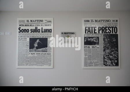 September 21, 2018 - Heute morgen wurde der neue Sitz der historischen Zeitung der Stadt Neapel eingeweiht', 'Il Mattino'' .. den neuen Hauptsitz in der Centro Direzionale di Napoli in der Torre Francesco befinden sich im 33. Stock.. Die Veranstaltung wurde von der höchsten Stadt Behörden wie der Bürgermeister Luigi De Magistris, der Präfekt der Polizeichef und der Präsident der Kammer der Abgeordneten Roberto Fico. Die Redaktion der Journalist der Mattino Giancarlo Siani gewidmet war, getötet durch die Camorra..Giancarlo Bruder anwesend war für das Schneiden der Multifunktionsleiste, Paolo besucht Stockfoto