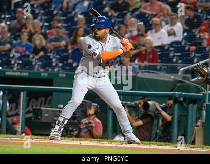 Washington, Vereinigte Staaten von Amerika. 20 Sep, 2018. New York Mets erste Basisspieler Dominic Smith (22) Fledermäuse im ersten Inning gegen die Washington Nationals an den Angehörigen Park in Washington, DC am Donnerstag, 20. September 2018. Credit: Ron Sachs/CNP (Einschränkung: Keine New York oder New Jersey Zeitungen oder Zeitschriften innerhalb eines 75-Meilen-Radius von New York City) | Verwendung der weltweiten Kredit: dpa/Alamy leben Nachrichten Stockfoto