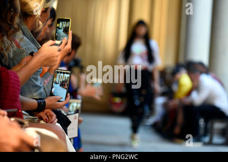 Mailand, Italien. 22 Sep, 2018. Iceberg Mode Anzeigen: Unabhängige Fotoagentur/Alamy leben Nachrichten Stockfoto