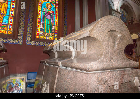 Interieur, Dreifaltigkeitskirche, in Amharisch als Kidist Selassie, Äthiopische Orthodoxe Kirche Tewahedo Kirche bekannt, Ruhestätte für Kaiser Haile Selassie + Stockfoto