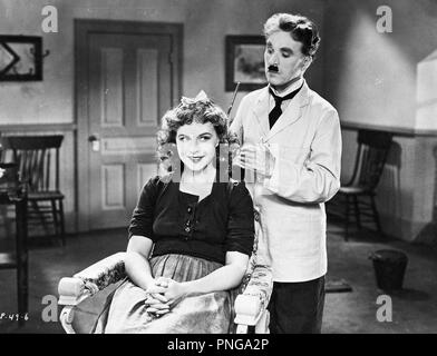 Original Film Titel: Der große Diktator. Englischer Titel: Der große Diktator. Jahr: 1940. Regisseur: Charlie Chaplin. Stars: Charlie Chaplin, Paulette Goddard. Quelle: UNITED ARTISTS/Album Stockfoto