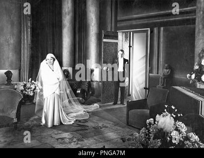 Original Film Titel: MEPHISTO. Englischer Titel: MEPHISTO. Jahr: 1931. Regisseur: GEORGES VINTER; HENRI DEBAIN. Stars: JANINE RONCERAY; JACQUES MAURY. Stockfoto