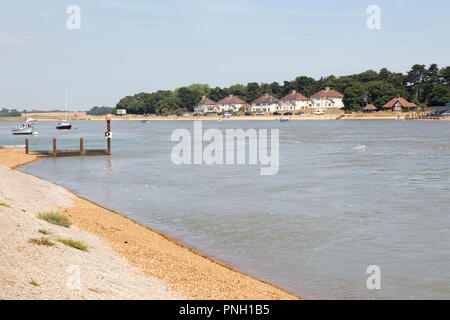 Blick von Felixstowe Ferry über den Fluss Deben Mündung Bawdsey Quay, Suffolk, England, Großbritannien Stockfoto