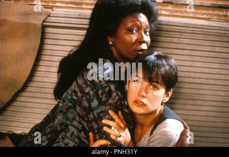 Original Film Titel: GHOST. Englischer Titel: GHOST. Jahr: 1990. Regie: Jerry Zucker. Stars: Demi Moore, Whoopi Goldberg. Quelle: Paramount Pictures/Album Stockfoto
