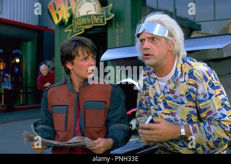 Original Film Titel: ZURÜCK IN DIE ZUKUNFT TEIL II. Englischer Titel: ZURÜCK IN DIE ZUKUNFT TEIL II. Jahr: 1989. Regie: Robert Zemeckis. Stars: Christopher Lloyd und Michael J. FOX. Credit: AMBLIN/Universal/Album Stockfoto