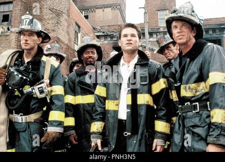 Original Film Titel: backdraft. Englischer Titel: backdraft. Jahr: 1991. Regie: Ron Howard. Stars: KURT RUSSELL; SCOTT GLENN; WILLIAM BALDWIN. Quelle: UNIVERSAL PICTURES/Album Stockfoto