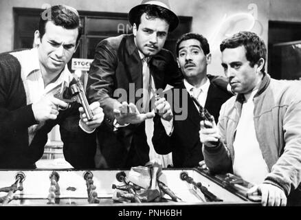 Original Film Titel: I SOLITI RAPINATORI A MILANO. Jahr: 1963. Regie: GIULIO PETRONI. Stars: FRANCO FABRIZI; PETER BALDWIN; MAURIZIO ARENA; MARIO CAROTENUTTO. Stockfoto