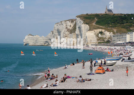 Blick Richtung Porte d Amont, Etretat, Normandie Frankreich Stockfoto