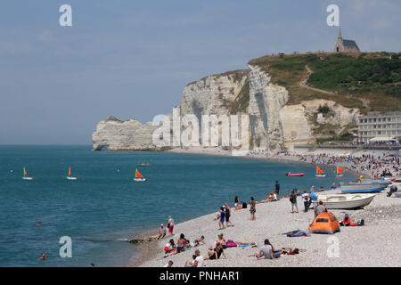 Blick Richtung Porte d Amont, Etretat, Normandie Frankreich Stockfoto