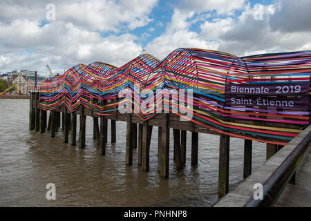 September 2018. Gateway zur Integration Installation durch die Stadt St. Étienne auf der OXO Tower Wharf in London, Großbritannien. Credit: Malcolm Park/Alamy. Stockfoto