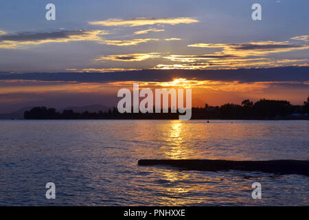 Sonnenuntergang Meer Landschaft von Eretria wie aus Träumen Insel Euböa Griechenland gesehen Stockfoto