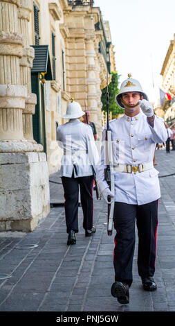 Leibwächter außerhalb der Großmeister Palace, Valletta, Malta Stockfoto