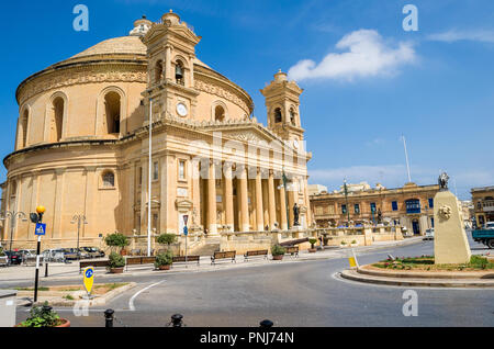 Basilika der Himmelfahrt Mariens allgemein bekannt als die Rotunda von Mosta oder Mosta Dome in Mosta auf der Mittelmeerinsel Malta. Stockfoto