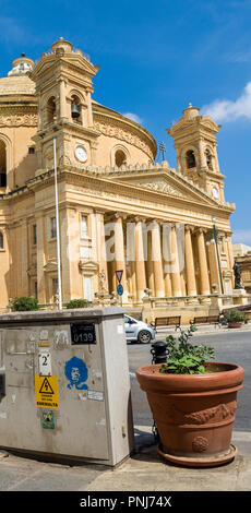 Basilika der Himmelfahrt Mariens allgemein bekannt als die Rotunda von Mosta oder Mosta Dome in Mosta auf der Mittelmeerinsel Malta. Stockfoto