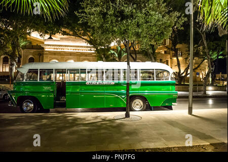 Die alte Single decker Bus als auf den Straßen von Malta. Stockfoto