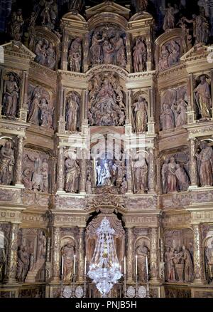 RETABLO MAYOR - 1562/1580 - DORADO Y ESTOFADO DE 1593 - RENACIMIENTO ESPAÑOL. Autor: HAYA HERMANOS DE LA. Lage: CATEDRAL - Interieur. BURGOS. Spanien. Stockfoto