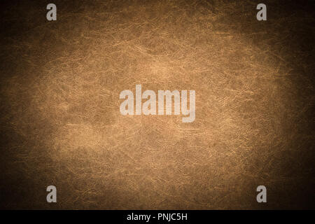 Beige Kunstleder Textur mit Flecken und Adern, Hintergrund mit dunklen Vignette Stockfoto