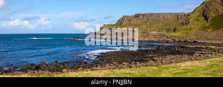 Der Blick Richtung Giant's Causeway in Nordirland. Stockfoto