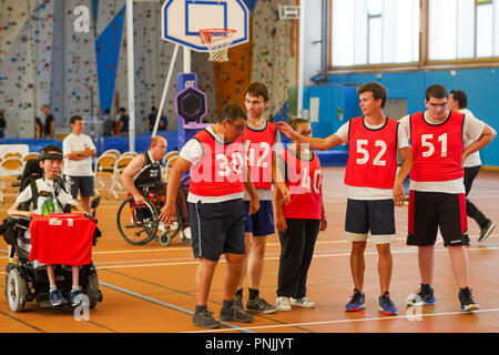 Studenten spielen Baskin an staps Sport höhere Schule, Villeurbanne, Frankreich Stockfoto