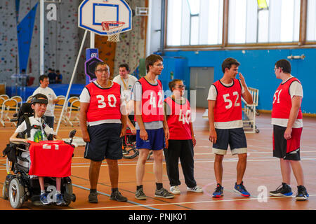 Studenten spielen Baskin an staps Sport höhere Schule, Villeurbanne, Frankreich Stockfoto