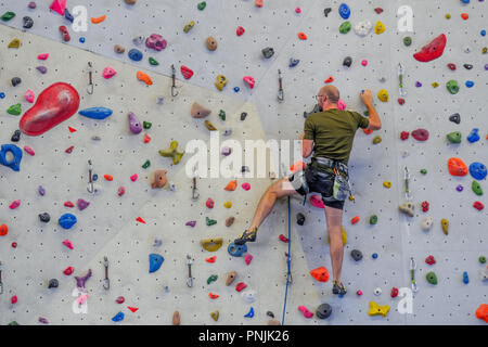 Indoor Kletterwand, staps Sport höhere Schule, Villeurbanne, Frankreich Stockfoto